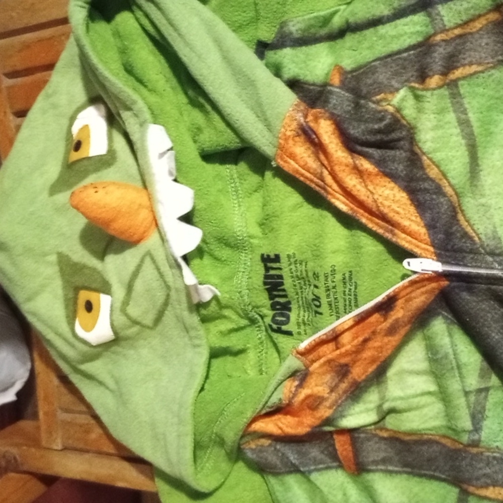 10/12 Fortnite all-one sleep wear